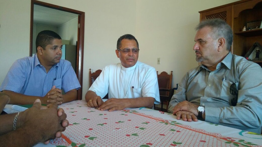 Itabatan: Bispo Dom Carlos externa gratidão ao deputado Marcelino Galo pelo engajamento junto ao hospital São José